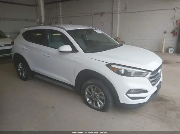 KM8J3CA43JU675720 2018 HYUNDAI TUCSON - Image 1
