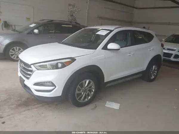 KM8J3CA43JU675720 2018 HYUNDAI TUCSON - Image 2