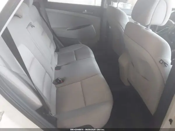 KM8J3CA43JU675720 2018 HYUNDAI TUCSON - Image 8