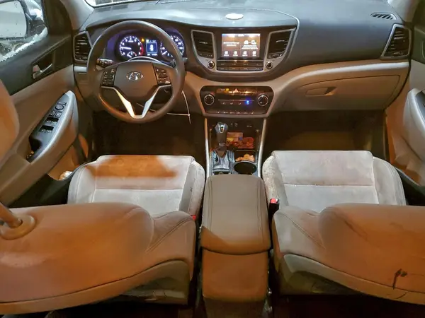 KM8J3CA43JU676804 2018 HYUNDAI TUCSON - Image 8