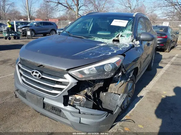 KM8J3CA43JU680724 2018 HYUNDAI TUCSON - Image 2