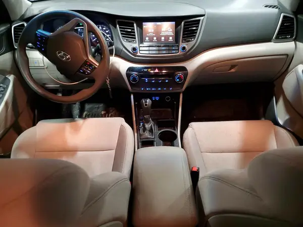 KM8J3CA43JU684160 2018 HYUNDAI TUCSON - Image 8