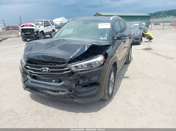 KM8J3CA43JU684515 2018 HYUNDAI TUCSON - Image 2