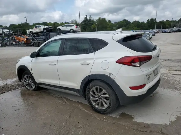 KM8J3CA43JU684823 2018 HYUNDAI TUCSON - Image 2