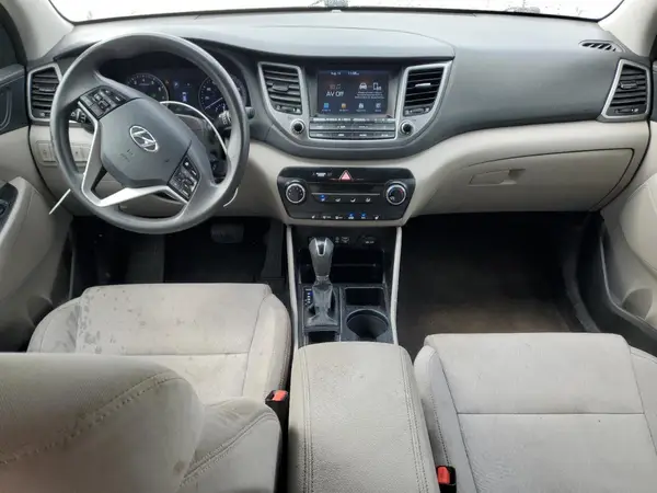 KM8J3CA43JU684823 2018 HYUNDAI TUCSON - Image 8