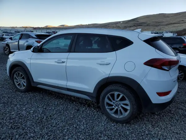 KM8J3CA43JU684837 2018 HYUNDAI TUCSON - Image 2