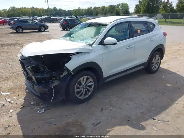 KM8J3CA43JU688340 2018 HYUNDAI TUCSON - Image 2