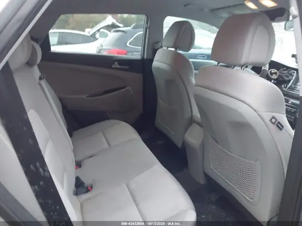 KM8J3CA43JU706254 2018 HYUNDAI TUCSON - Image 8
