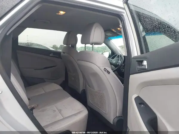 KM8J3CA43JU717402 2018 HYUNDAI TUCSON - Image 8