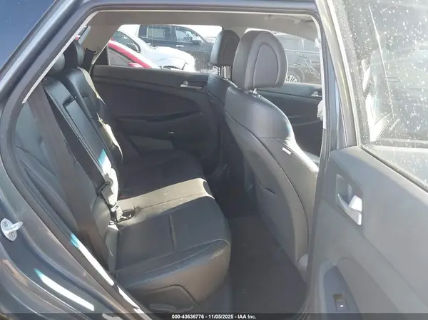 KM8J3CA43JU717710 2018 HYUNDAI TUCSON - Image 8