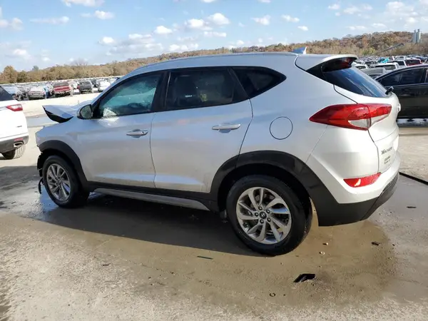 KM8J3CA43JU722664 2018 HYUNDAI TUCSON - Image 2