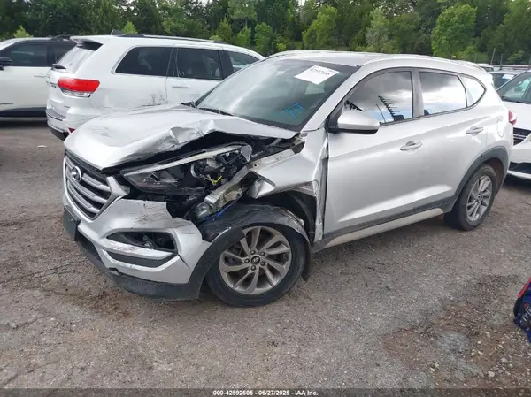 KM8J3CA43JU723264 2018 HYUNDAI TUCSON - Image 2