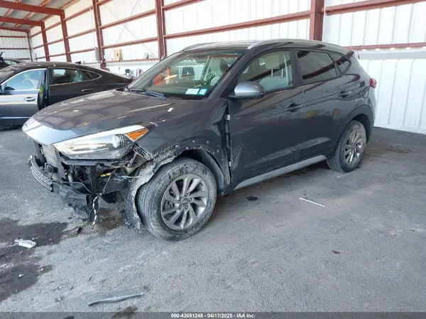 KM8J3CA43JU730537 2018 HYUNDAI TUCSON - Image 2