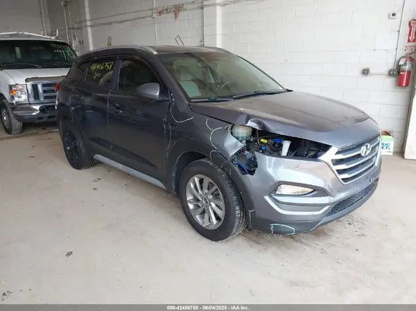 KM8J3CA43JU732577 2018 HYUNDAI TUCSON - Image 1