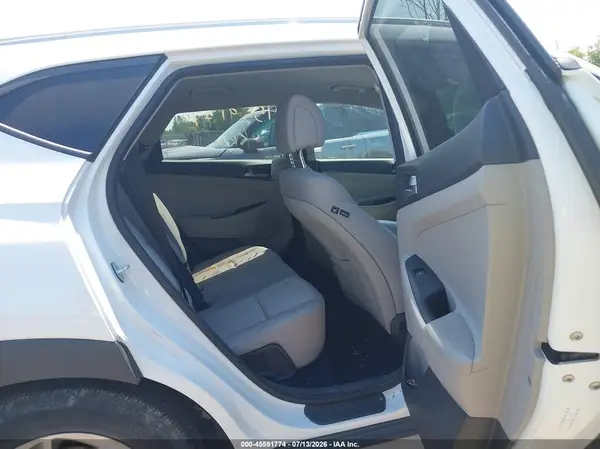 KM8J3CA43JU733177 2018 HYUNDAI TUCSON - Image 8