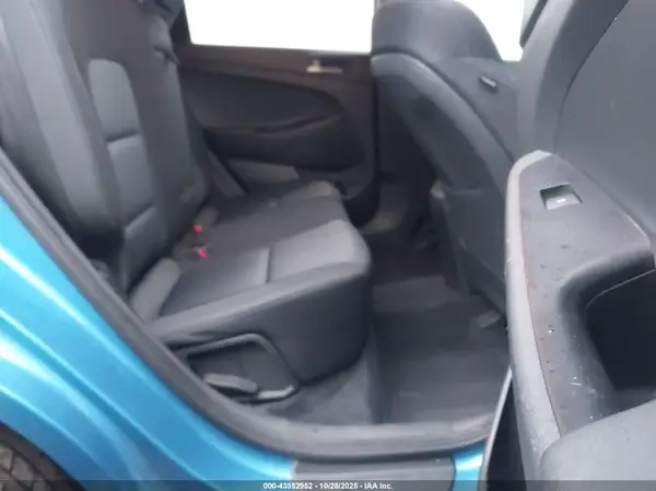 KM8J3CA43JU738671 2018 HYUNDAI TUCSON - Image 8