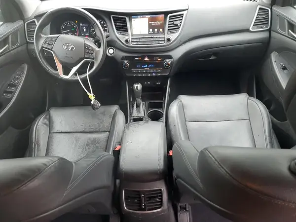 KM8J3CA43JU740646 2018 HYUNDAI TUCSON - Image 8