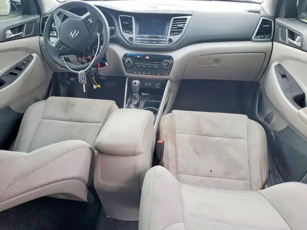 KM8J3CA43JU743286 2018 HYUNDAI TUCSON - Image 8
