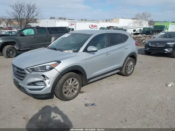 KM8J3CA43JU743319 2018 HYUNDAI TUCSON - Image 2