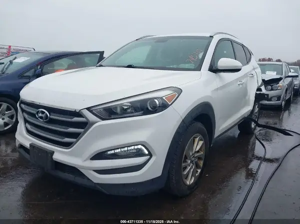 KM8J3CA43JU743739 2018 HYUNDAI TUCSON - Image 2