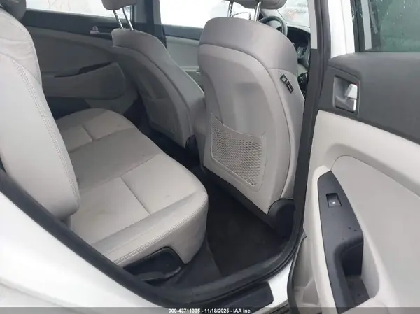 KM8J3CA43JU743739 2018 HYUNDAI TUCSON - Image 8