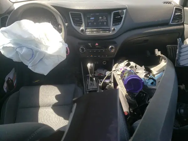 KM8J3CA43JU746317 2018 HYUNDAI TUCSON - Image 8