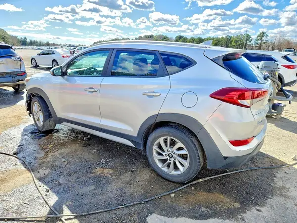 KM8J3CA43JU746866 2018 HYUNDAI TUCSON - Image 2
