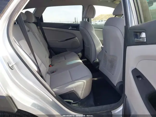 KM8J3CA43JU760475 2018 HYUNDAI TUCSON - Image 8