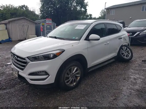 KM8J3CA43JU765126 2018 HYUNDAI TUCSON - Image 2