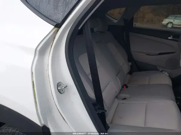 KM8J3CA43JU765126 2018 HYUNDAI TUCSON - Image 8