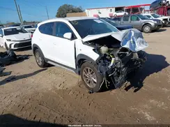KM8J3CA43JU766020 2018 HYUNDAI TUCSON