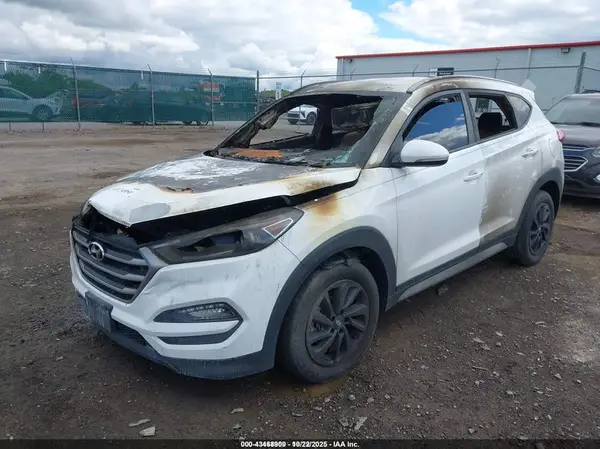 KM8J3CA43JU771458 2018 HYUNDAI TUCSON - Image 2