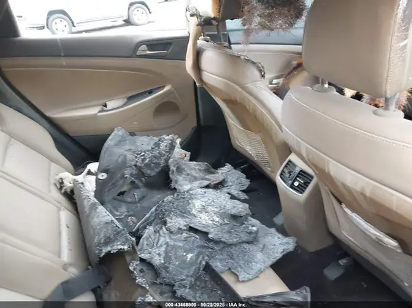 KM8J3CA43JU771458 2018 HYUNDAI TUCSON - Image 8