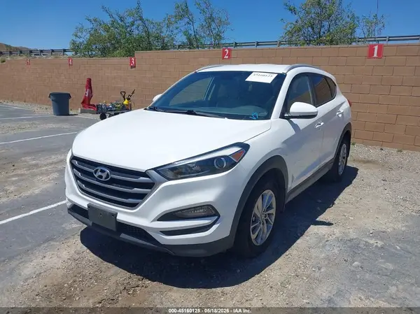 KM8J3CA43JU809755 2018 HYUNDAI TUCSON - Image 2