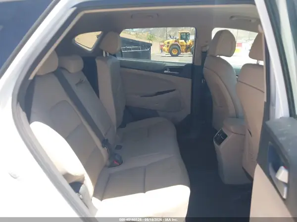KM8J3CA43JU809755 2018 HYUNDAI TUCSON - Image 8