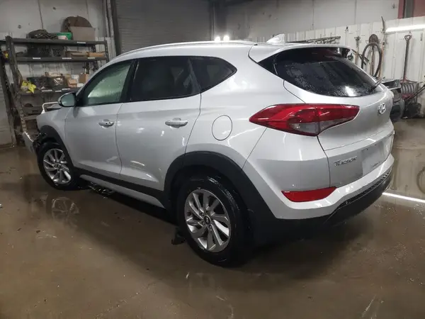 KM8J3CA43JU812218 2018 HYUNDAI TUCSON - Image 2