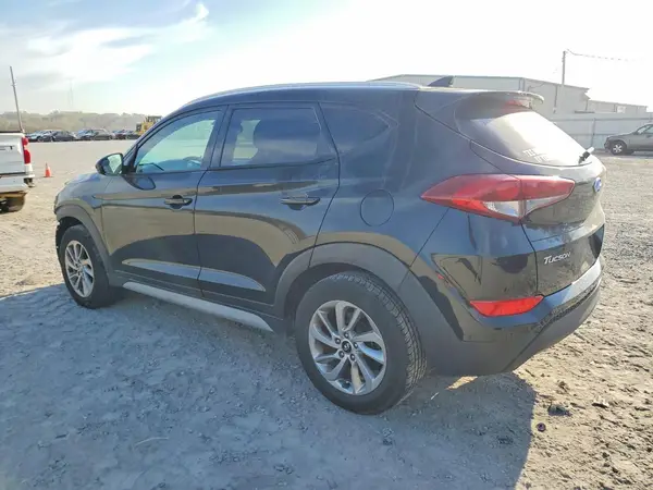 KM8J3CA43JU830749 2018 HYUNDAI TUCSON - Image 2