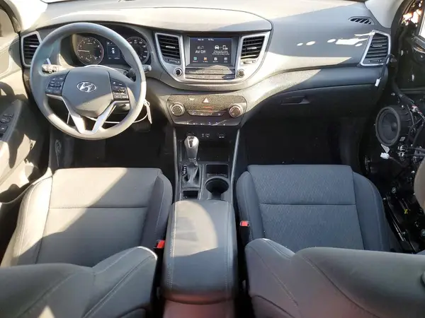 KM8J3CA43JU830749 2018 HYUNDAI TUCSON - Image 8