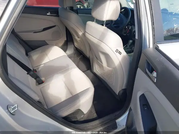 KM8J3CA43JU836521 2018 HYUNDAI TUCSON - Image 8