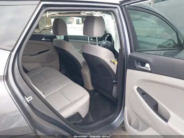 KM8J3CA43KU033614 2019 HYUNDAI TUCSON - Image 8