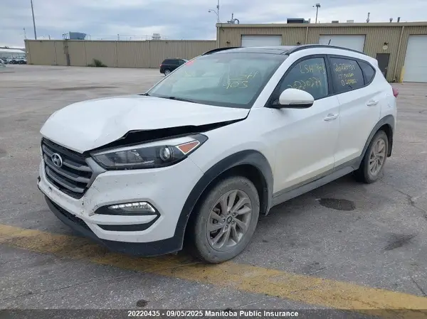 KM8J3CA44HU285882 2017 HYUNDAI TUCSON - Image 2
