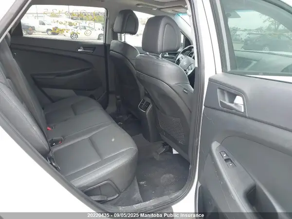 KM8J3CA44HU285882 2017 HYUNDAI TUCSON - Image 8