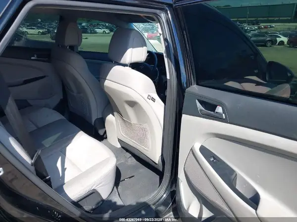 KM8J3CA44HU290757 2017 HYUNDAI TUCSON - Image 8