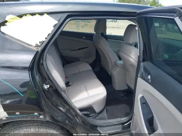 KM8J3CA44HU296655 2017 HYUNDAI TUCSON - Image 8