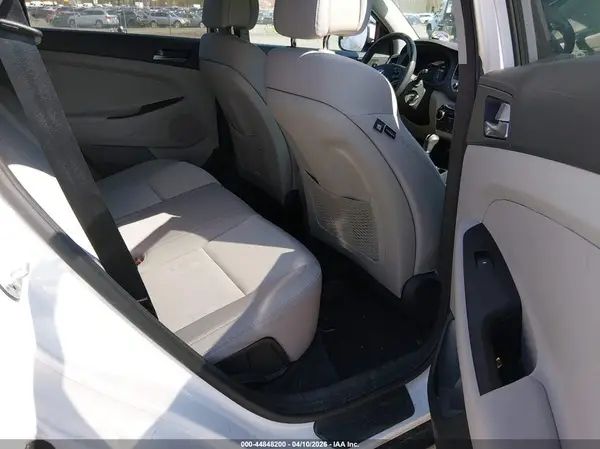 KM8J3CA44HU306097 2017 HYUNDAI TUCSON - Image 8