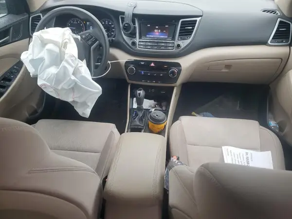 KM8J3CA44HU327354 2017 HYUNDAI TUCSON - Image 8