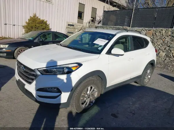 KM8J3CA44HU343263 2017 HYUNDAI TUCSON - Image 2