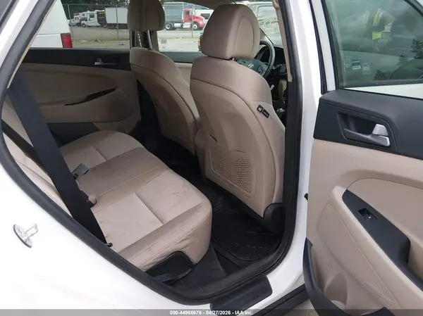 KM8J3CA44HU391488 2017 HYUNDAI TUCSON - Image 8
