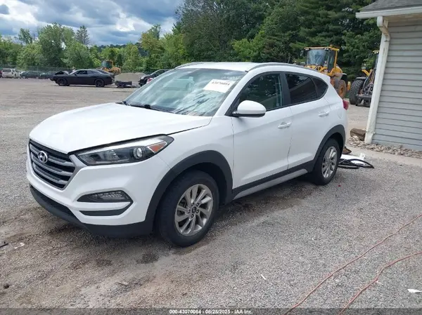 KM8J3CA44HU394696 2017 HYUNDAI TUCSON - Image 2