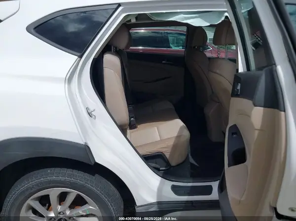 KM8J3CA44HU394696 2017 HYUNDAI TUCSON - Image 8